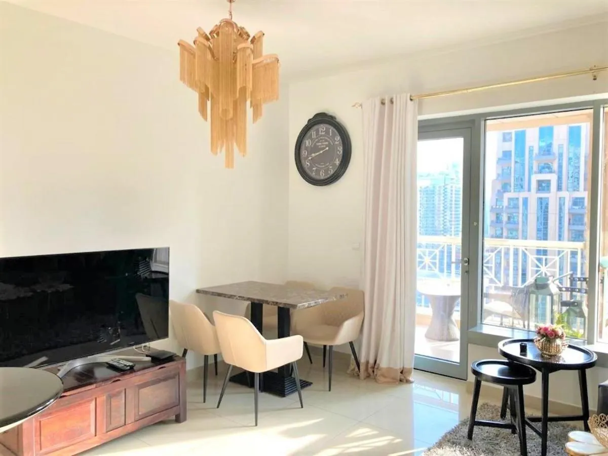Stunning Downtown Apartment With Balcony Dubai